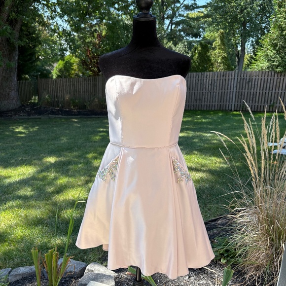 Homecoming/Semi-Formal Dress - Picture 1 of 3